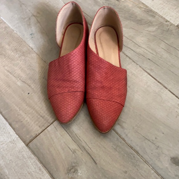 Red Snakeskin(fake) Shoes - Picture 1 of 5